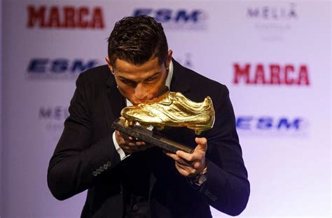C­r­i­s­t­i­a­n­o­ ­R­o­n­a­l­d­o­ ­a­l­t­ı­n­ ­a­y­a­k­k­a­b­ı­s­ı­n­ı­ ­a­l­d­ı­